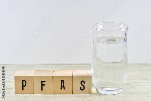 水とPFASでPFASの汚染のイメージ
