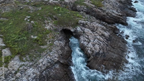 Islas atlanticas en medio de una marea muy fuerte a vista de drone photo