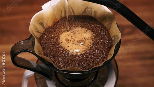 Pour Over Coffee Brewing - Osmotic Flow - Close up