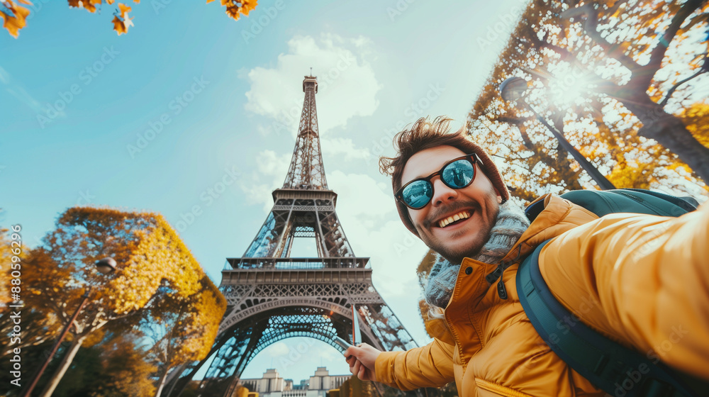 Fototapeta premium person in front of the eiffel tower taking a selfie