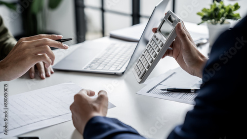 Fotografie Business Professional Chartered Accountant Woman working with computer and calcu