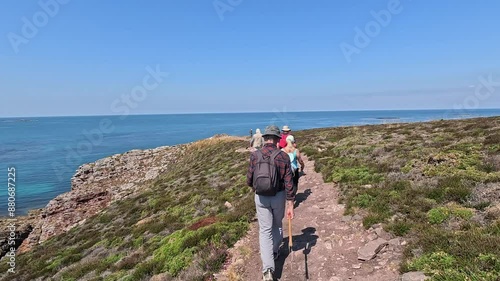 Randonneurs seniors sur le GR34 au niveau du Cap d'Erquy en Bretagne - France