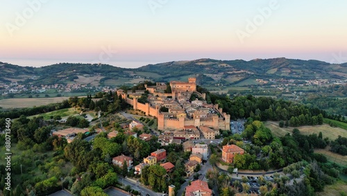 gradara, marche, italia, borgo, vino, natura