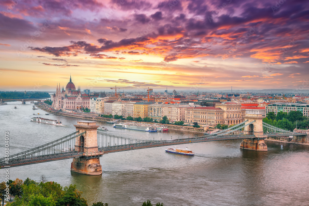 Fototapeta premium Budapest city evening scene. View at Chain bridge