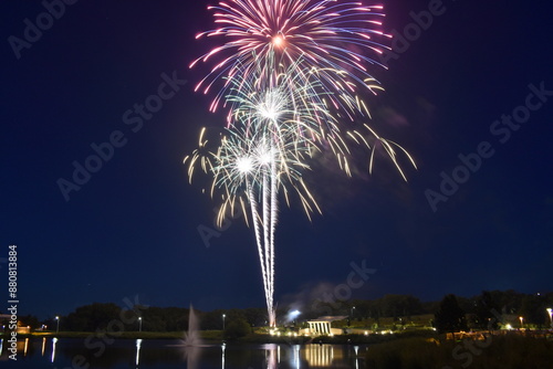 Obraz na płótnie Fourth of July Fireworks at WDM City Hall in West Des Moines, Iowa w salonie