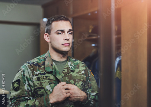 Foto Man, army and soldier in home, uniform and duty for pride, respect and country in ready for deployment