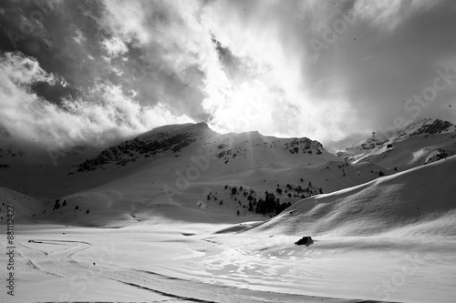 Schweizer Schnee und Bergpanorama Alp Grüm in Graubünden an der Strecke des Bernina Express photo