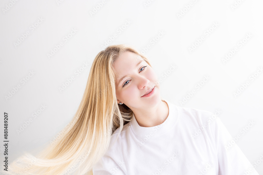 Fototapeta premium 金髪ロングヘアの外国人女性 blonde woman