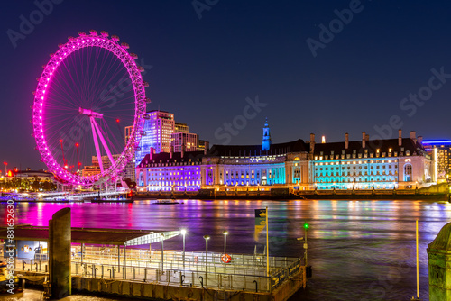 Εκτύπωση καμβά London Eye and County Hall building at night, UK