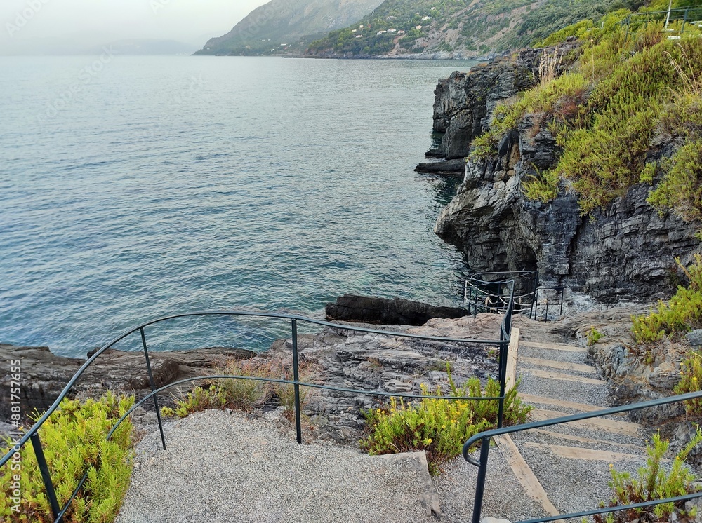 Maratea - Discesa a mare dal Solarium Le Terrazze all'alba