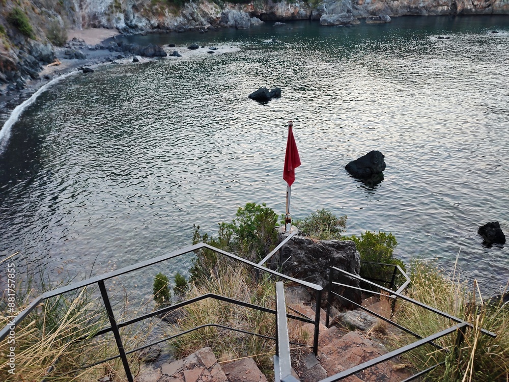 Maratea - Scala di accesso a Calavecchia prima dell'alba