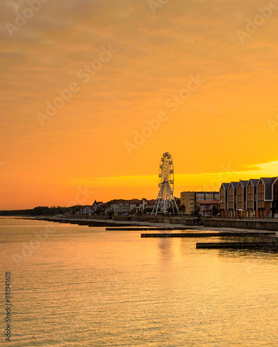 Obraz na płótnie View of promenade of resort town of Zelenogradsk on the coast of Baltic sea at sunrise. Russia w salonie
