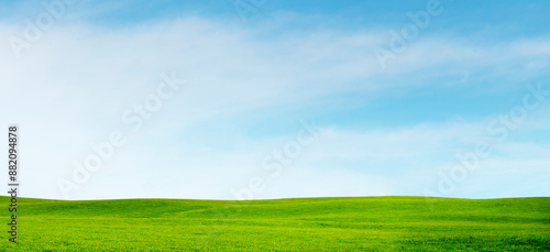 Wiese und Himmel am Horizont