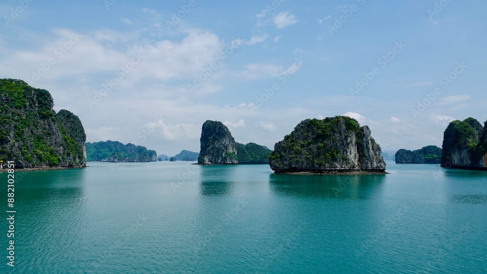 Fototapeta premium Halong Bucht in Vietnam, 1000 Insel-Bucht