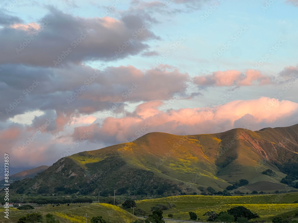 Obraz premium sunset in the mountains