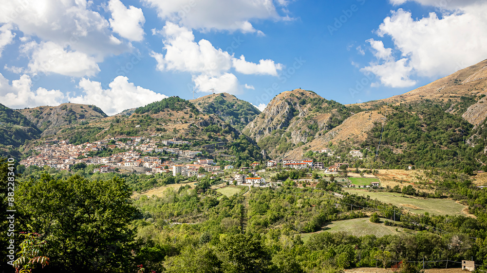 Obraz premium panorama of Roccamandolfi seen from the provincial road