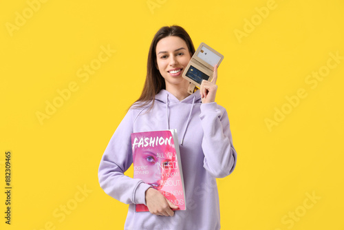 Smiling woman with credit c...