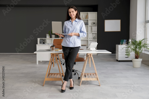 Pretty businesswoman with m...