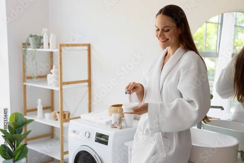 Young woman with tooth powd...