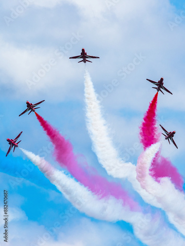 Tableau sur toile Red Arrows, Royal Air Force Aerobatic Team, Airshow 2024, Teignmouth, Devon, Eng