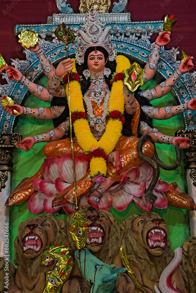 Obraz premium still picture of beautiful decorated Devi Durga on the occasion of UNESCO recognized Durga Puja in India