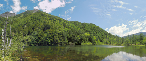 Wallpaper Mural 上高地　初夏の明神池のパノラマ Torontodigital.ca