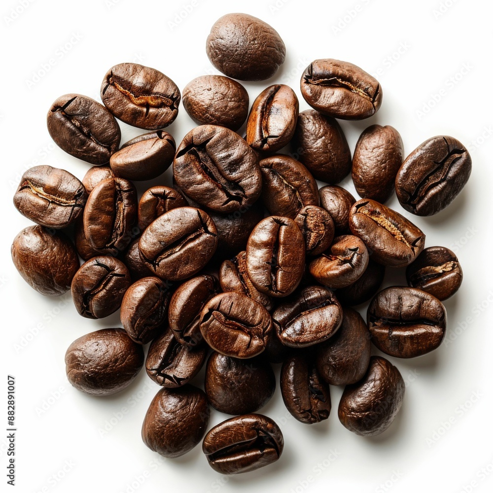Obraz premium Close-Up of Freshly Roasted Coffee Beans Isolated on White Background