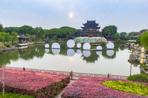 Obraz na płótnie White circles in front of the pavillion in Panmen scenic area in Suzhou, China w salonie