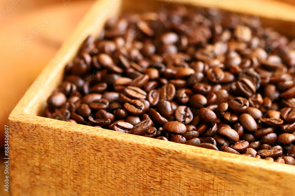 Fototapeta premium coffee beans in a wooden box