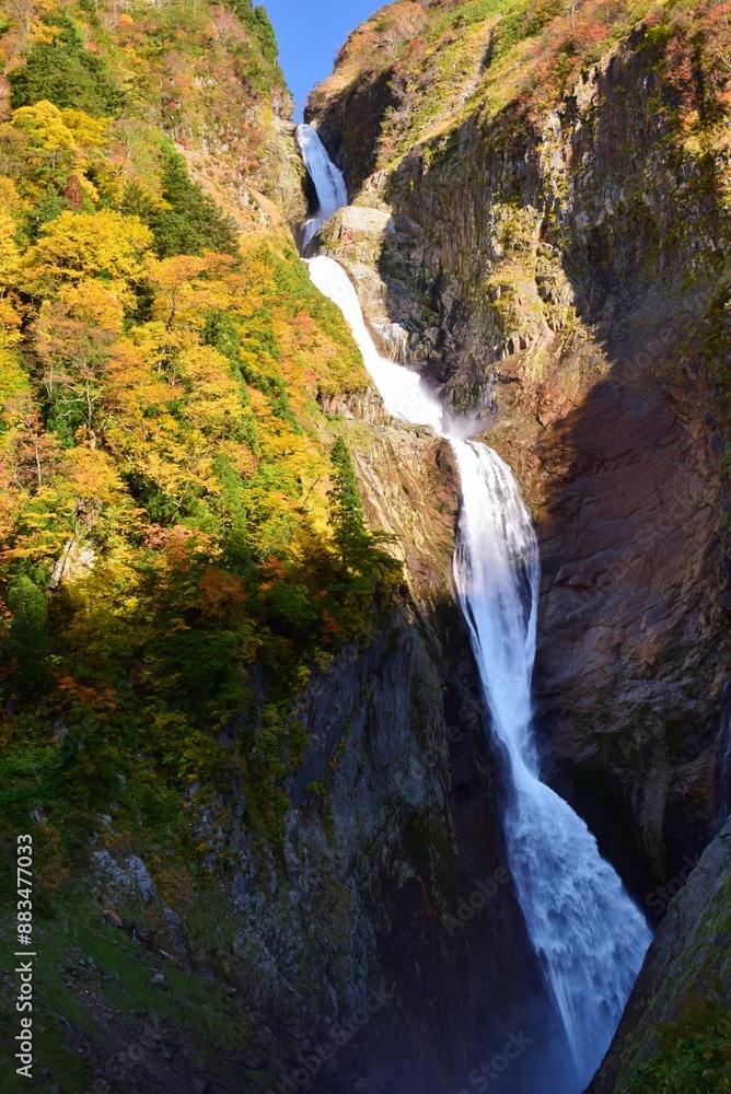 秋の立山 紅葉の称名滝 秋の立山 紅葉の称名滝
