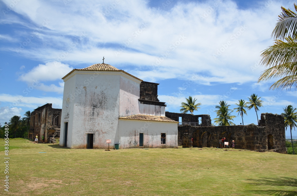 Obraz premium Ruins of Garcia d'Ávila Castle, Garcia d'Ávila Tower or Garcia d'Ávila Fort. Mata de São João, Bahia, Brazil