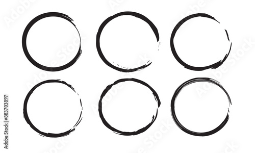 Round brushes pack .Grunge circle brushes. Vector brush Stroke. Distressed banner. Black circles with rough edges. paintbrush collection .Gradient paintbrush . Circular marks . Grunge textured circles