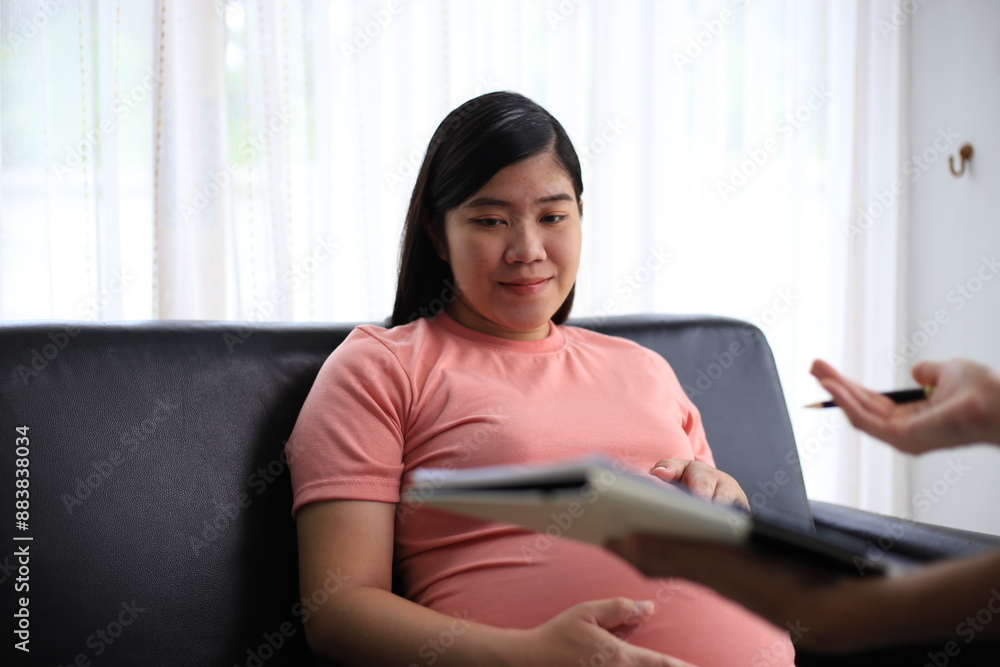 Pregnant women in Asia Have your doctor do a pregnancy test. Doctors will perform scans and x-rays to determine if the fetus is a girl or a boy at the hospital. Mom is worried. Pregnant women in Asia Have your doctor do a pregnancy test. Doctors will perform scans and x-rays to determine if the fetus is a girl or a boy at the hospital. Mom is worried.