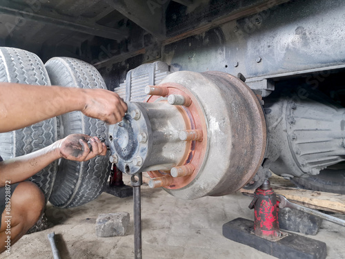 truck axles, truck wheel repair concepts, replacing brake linings, wheel bearings and wheel bolts.