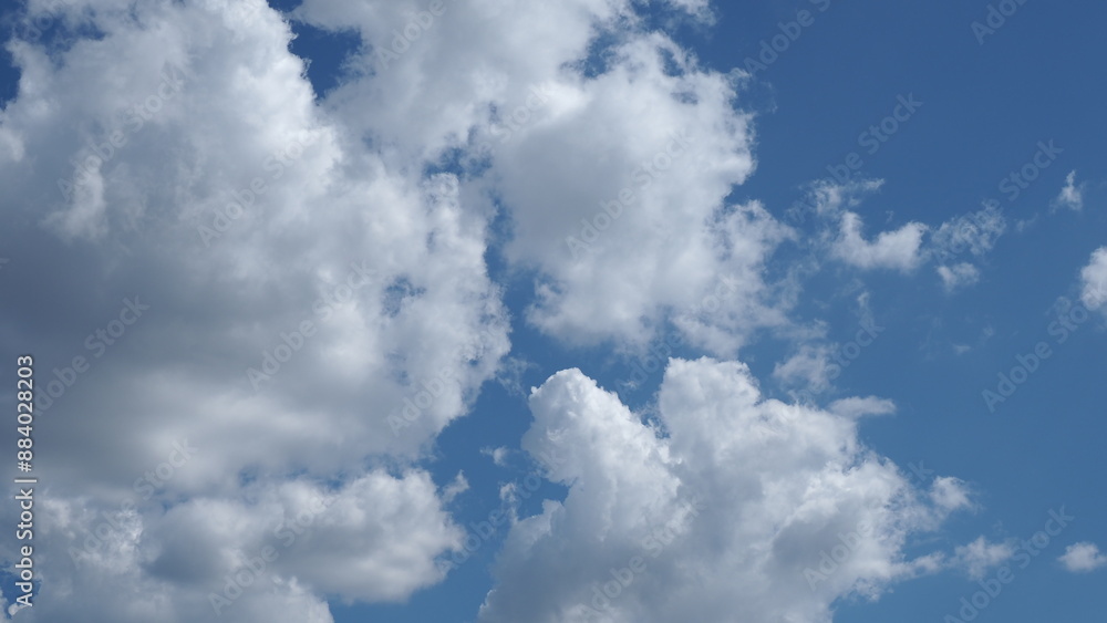 Obraz premium 夏の綺麗な青空と雲の風景