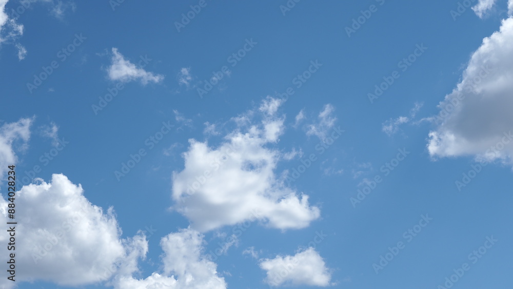 Fototapeta premium 夏の綺麗な青空と雲の風景