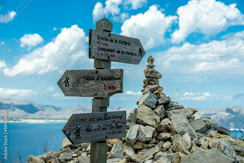 Quadro em tela Wanderung zum Berg und Aussichtspunkt Talaia d'Alcúdia
 mit einen fantastischen