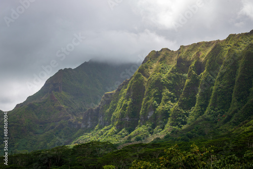 Obraz na płótnie Scenic view of landscape with green mountains seen from Ho'omaluhia Botanical Garden on the Hawaiian Island of Oahu, USA against cloudy sky w salonie