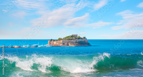 Photos Pigeon Island with a Pirate castle Kusadasi harbor with power sea - Kusadasi (