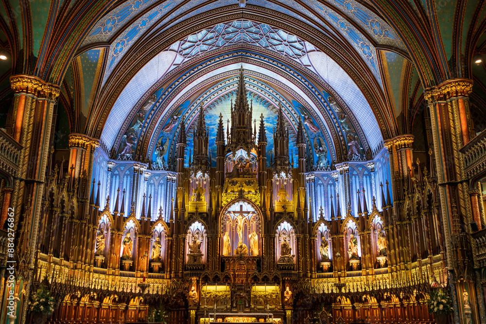 Fototapeta premium Interior of Notre-Dame Basilica (Basilique Notre-Dame de Montréal). A minor basilica of the Catholic Church in the historic Old Montreal district. Quebec, Canada.