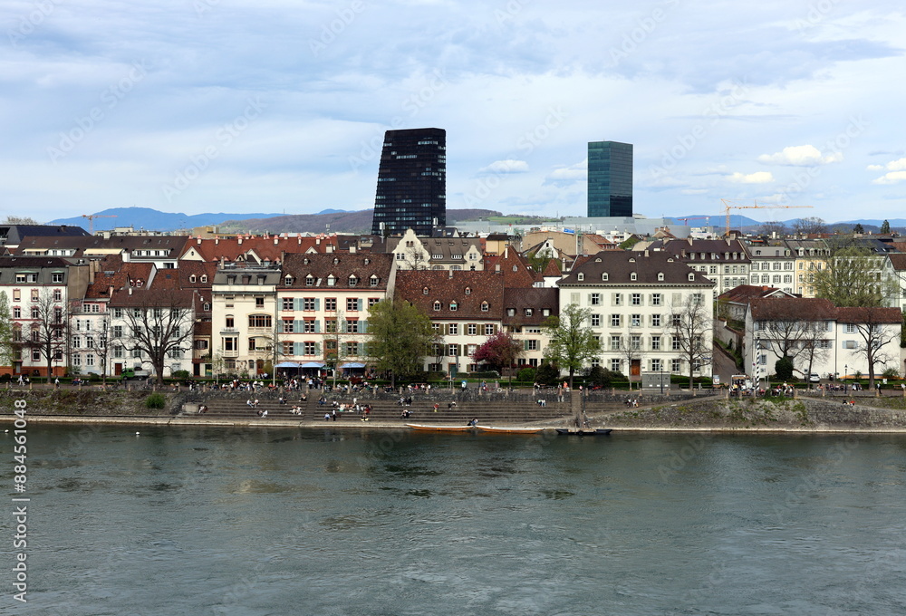 Obraz premium Rheinufer in Kleinbasel im Frühling