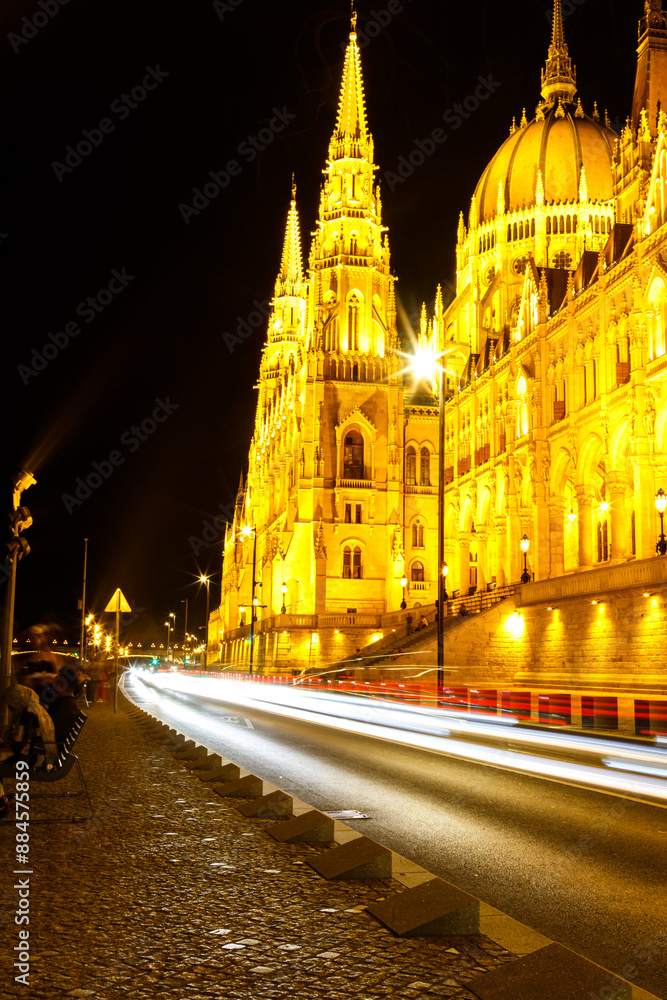 Obraz premium Parileament or Hungary and the light strips