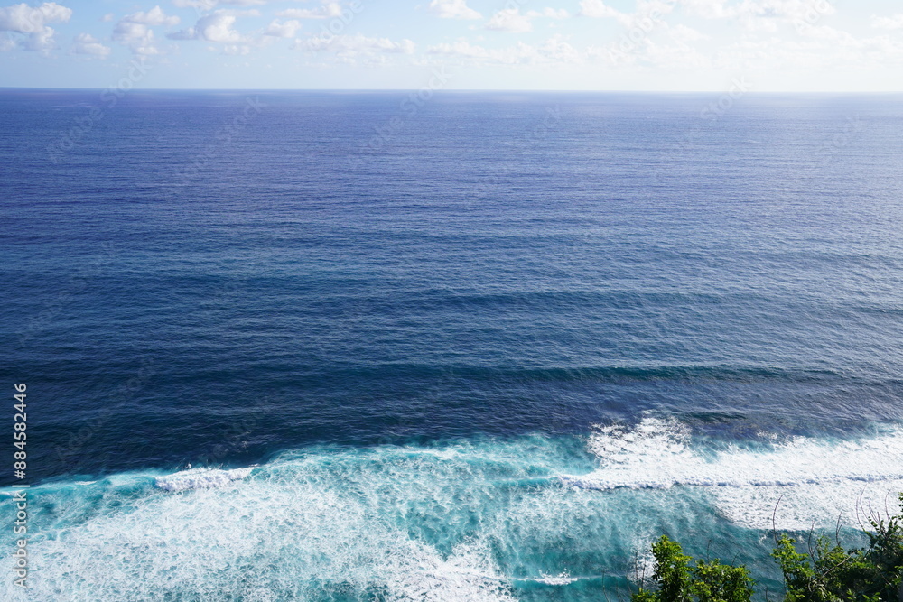 Fototapeta premium Waves crashing into coastline