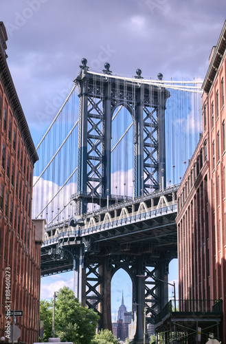 Obraz na płótnie The Manhattan Bridge from Dumbo, Brooklyin, New York w salonie