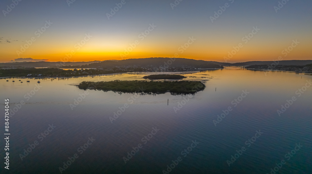 Fototapeta premium Sunrise at the waterfront