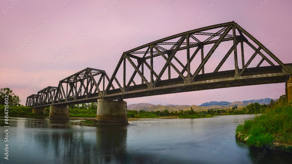 Obraz premium Montana Railroad Missouri River Bridge, built in 1883 in Townsend, Broadwater County, Montana: Sunset hazy landscape during the wildfire