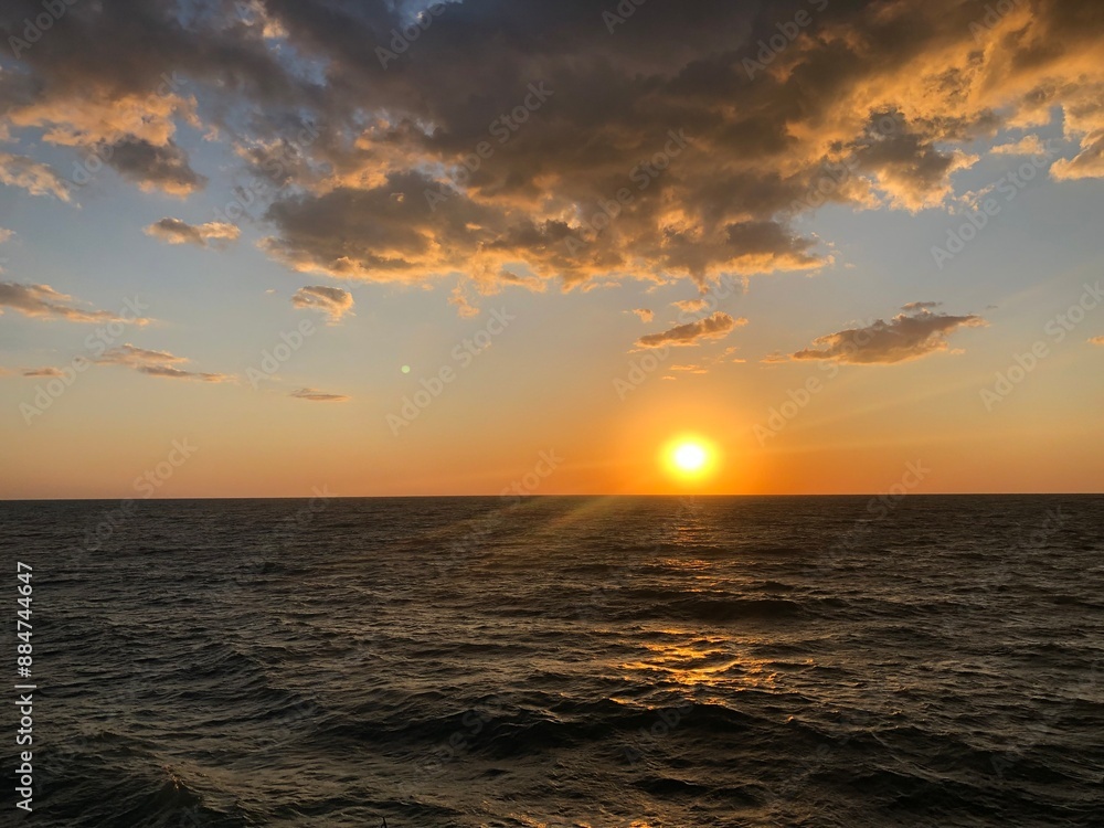 Naklejka premium sunset over the sea