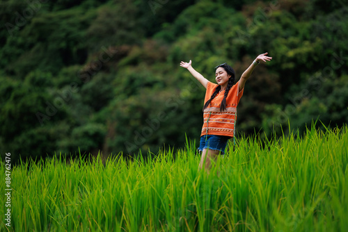 Tableau sur toile asian woman traveling tourist  at green rice terrace of Ban pa bong piang at morning fog in Chiangmai, Thailand