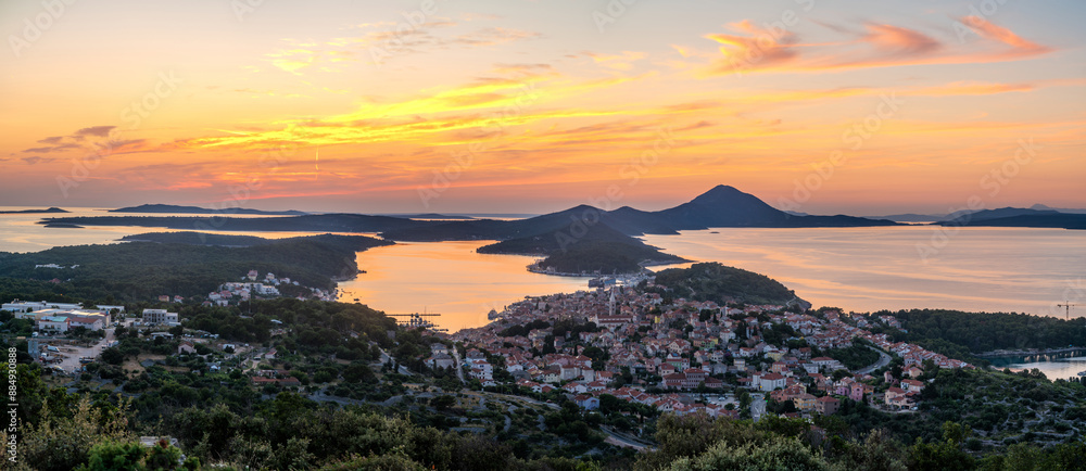 Φωτογραφία Panorama of the island and town of Mali Losinj, Croatia
