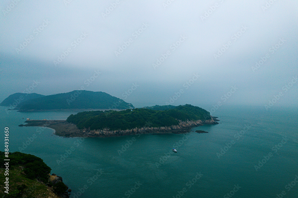 Fototapeta premium 2022년 6월 경, 소이작도에서 드론으로 촬영한 섬의 전경입니다.